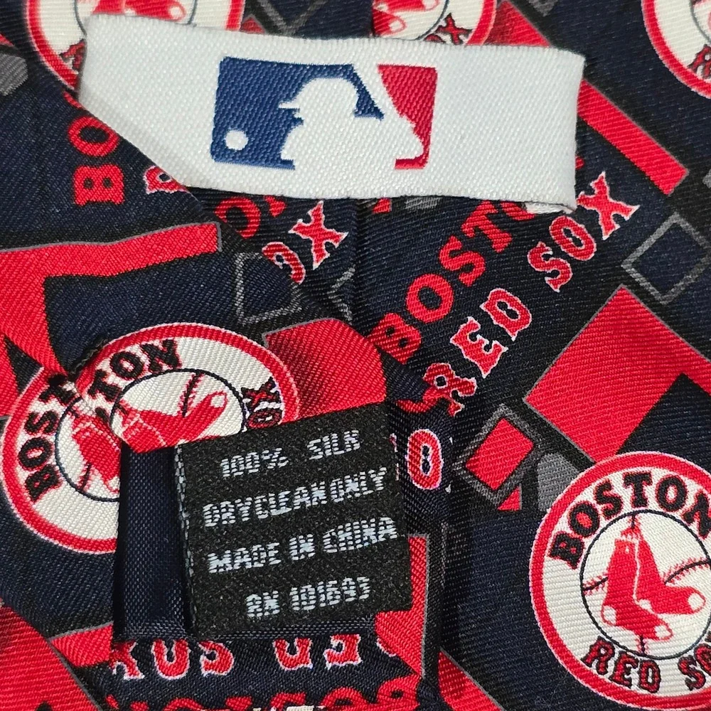 MLB Boston Red Sox Mens Silk Necktie Navy Blue Red Geometric Logo Print BoSox